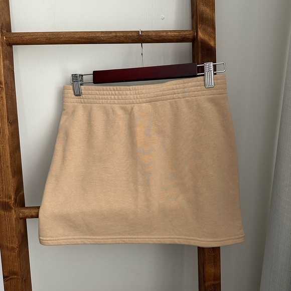 TNA Dresses & Skirts - Aritzia TNA Airy Fleece Perfect Mini Skirt